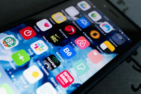 Comment les smartphones influencent-ils la santé mentale ?